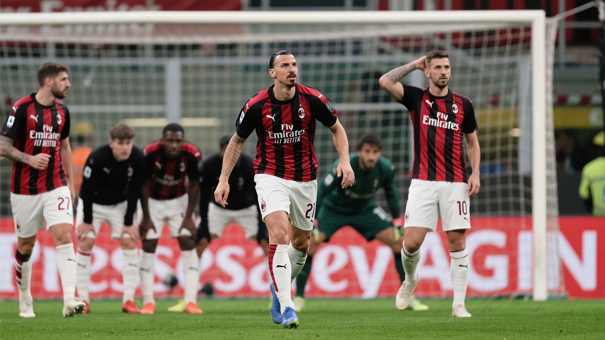 邓弗里斯谈巴黎惨败:生涯低谷,赛前充满信心 邓弗里斯谈巴黎惨败:生涯低谷,赛前充满信心